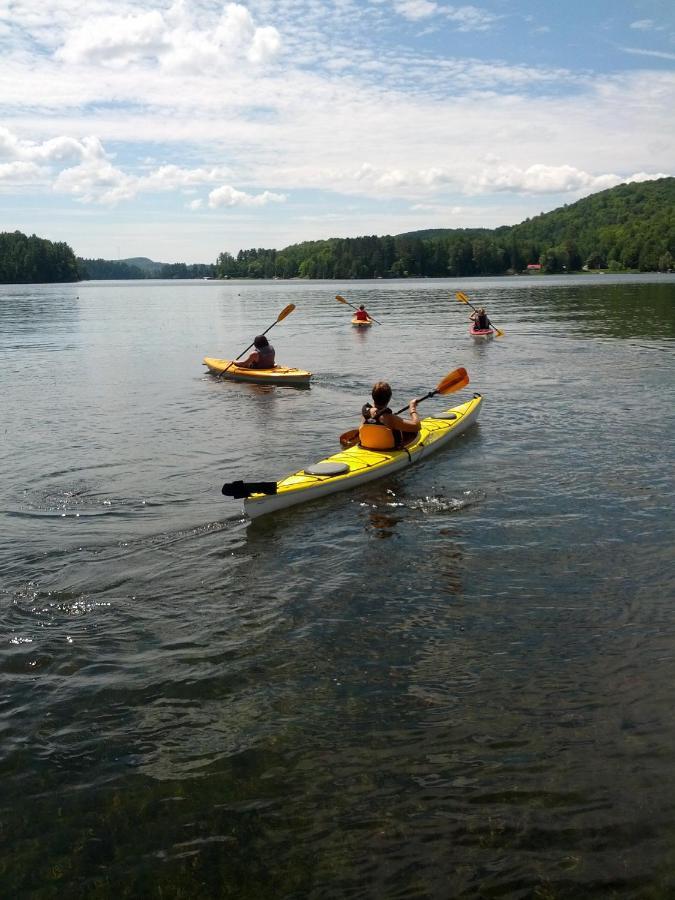 Le Nid Dore Sur Le Lac Val des Monts Exteriör bild