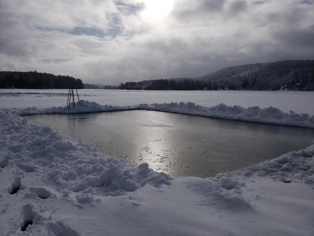 Le Nid Dore Sur Le Lac Val des Monts Exteriör bild